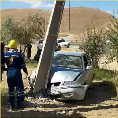 برخورد سمند با تیر برق